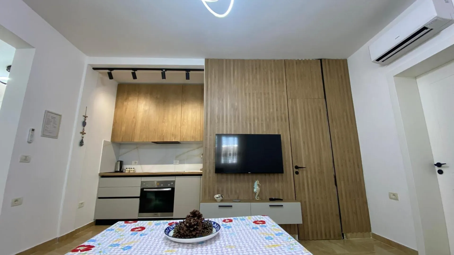 Garden Beach House Hamallaj 0*,  Αλβανία
